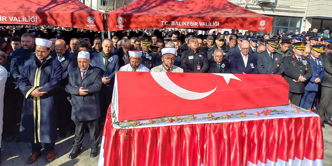 Şehit polis memuru Emirhan Aramış, son yolculuğuna uğurlandı