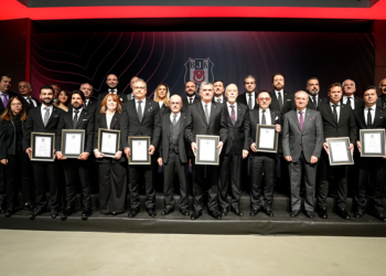Serdal Adalı ve yönetim kurulu mazbatalarını aldı