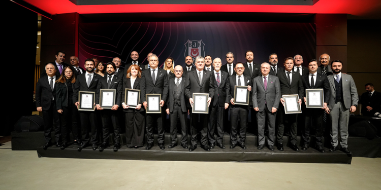 Serdal Adalı ve yönetim kurulu mazbatalarını aldı