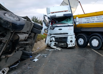 Silivri'de hafriyat kamyonuyla öğrenci servisi çarpıştı: 3 kişi yaralandı