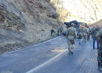 Şırnak'ta askeri araç devrildi; 2 asker yaralandı