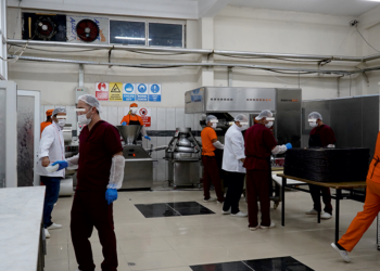 Şırnak'ta hükümlüler, kendi ekmeğini üretiyor