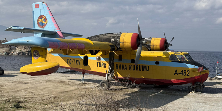 Su alırken batan söndürme uçağı, 7 aydır karada bekliyor