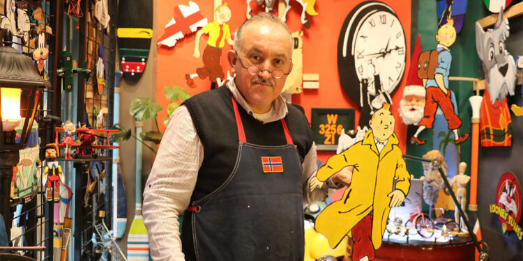 Tarihi çarşıyı masal dünyasına çevirdi