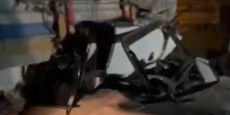 TIR'ın altına giren otomobilin sürücüsü öldü