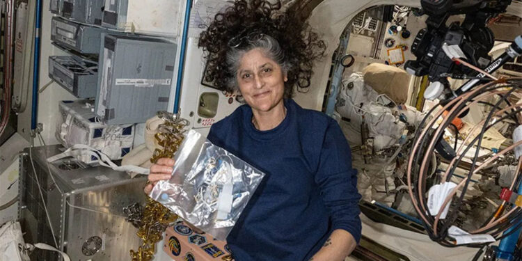 Trump, NASA astronotlarının geri getirilmesini istedi