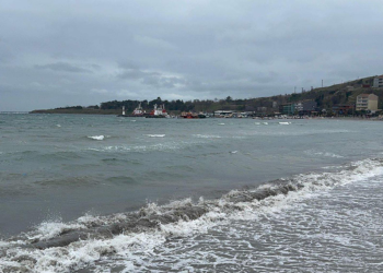 Tekirdağ'da fırtına; eğitim uçuşları iptal, balıkçılar denize açılamadı