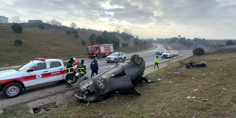 Tekirdağ'da otomobil takla attı; 2 yaralı