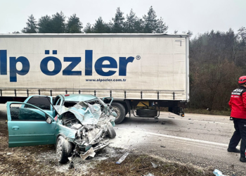 Tokat'ta otomobil ile TIR çarpıştı: 2 ölü, 1 yaralı