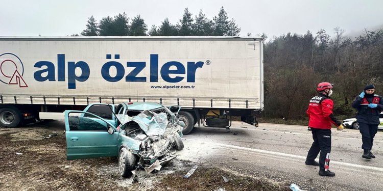 Tokat'ta otomobil ile TIR çarpıştı: 2 ölü, 1 yaralı