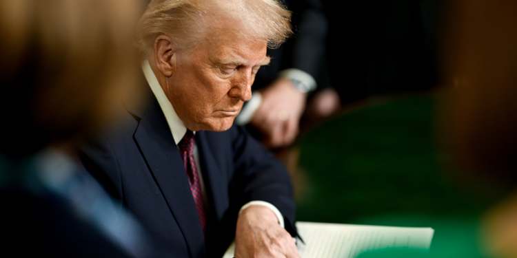 Trump, 1600 kişi için af çıkardı