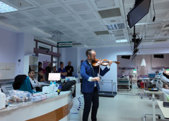 Tunceli'de diyaliz hastalarına keman dinletisi