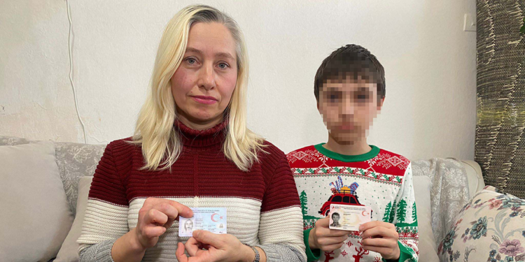 Ukraynalı anne, oğluna vatandaşlık kazandırmak için mücadele veriyor