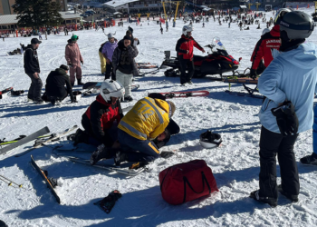 Uludağ'da 2 kayakçı, kayak yaparken çarpıştı
