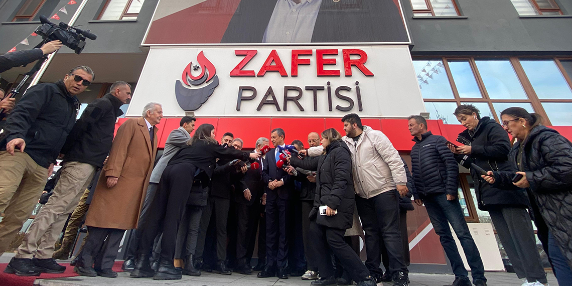 CHP Genel Başkanı Özgür Özel, "Bir an önce ümit ediyoruz ki akıl ve vicdan hakim olacak. Sayın Ümit Özdağ partisinin başına geçecek" dedi.