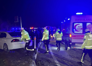 Uşak'ta otomobil ile işçi servisi çarpıştı: 28 yaralı