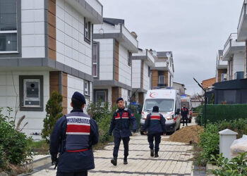 Villada anne ile kızı ölü, baba ise ağır yaralı olarak bulundu