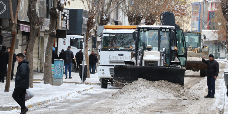 Van'da 255 yerleşim yeri ulaşıma kapandı