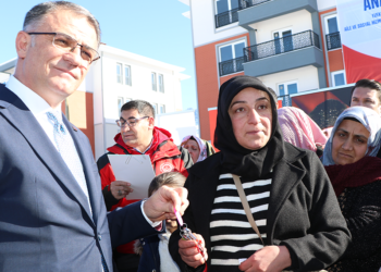 Van'da eşi vefat etmiş kadınlar, konutlarına kavuştu