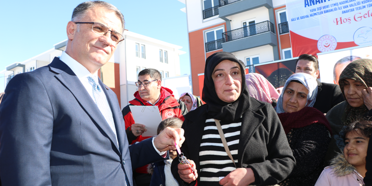 Van'da eşi vefat etmiş kadınlar, konutlarına kavuştu