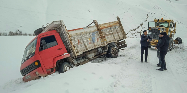 Van'da kardan kapanan 209 mahalle ve mezra yolu ulaşıma açıldı