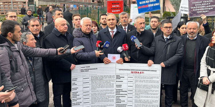 CHP, Yusuf Tekin'in karnesini verdi