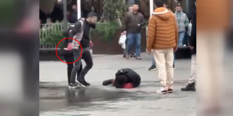 15 bıçak darbesiyle yaralanan amca yaşam mücadelesi veriyor