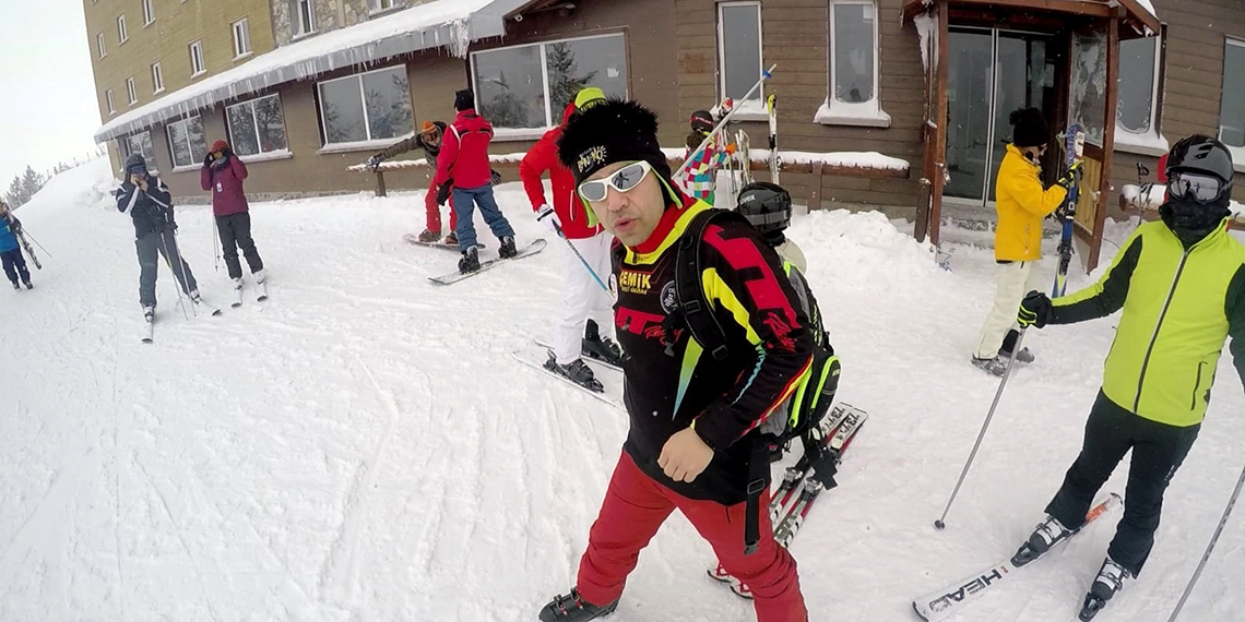 Yanan otelde 20 yıldır kayak dersi veren eğitmen, yaşadığı üzüntüyü anlattı