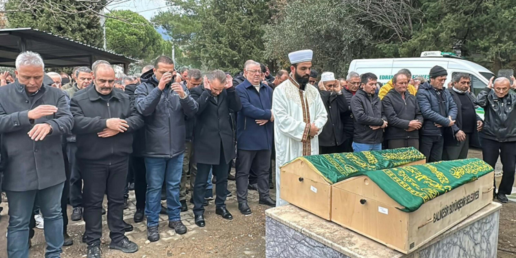 Yangında ölen 2 kardeş, yan yana toprağa verildi