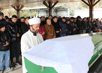 Yangında ölen 3 yaşındaki Ecrin, toprağa verildi