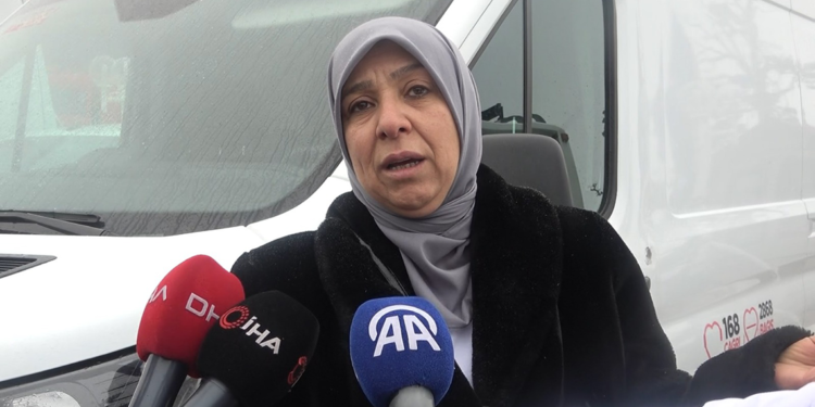 Yangında pencereden atlayarak kurtulan anne ve kızı, o anları anlattı