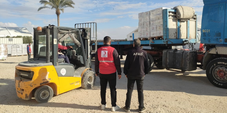 Yardımların Refah Sınır Kapısı'ndan geçişi başladı