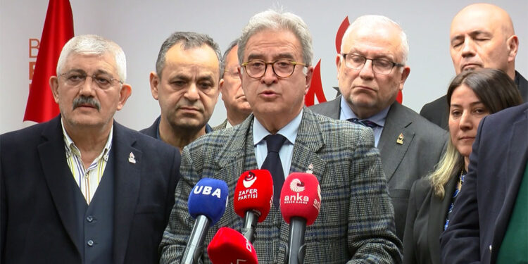 Zafer Partisinde yeni görev dağılımı yapıldı