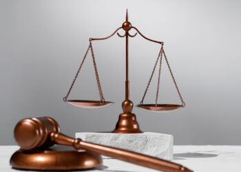 Hukuksuzlukta toplum davranışı