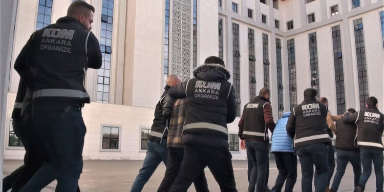 23 ilde 'Resmi belgede sahtecilik' operasyonu