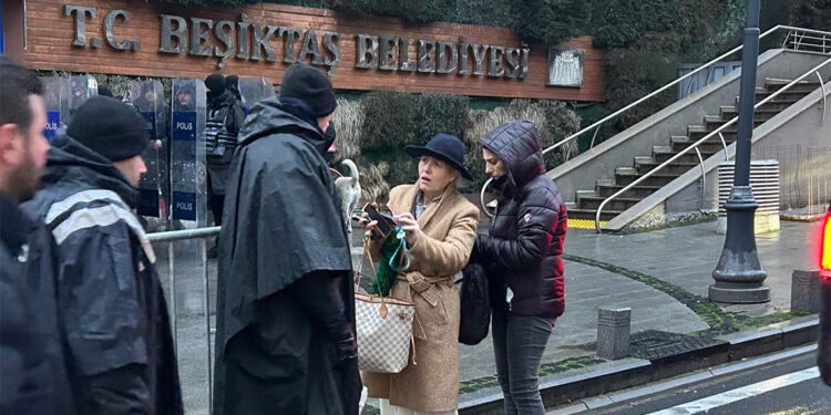 Beşiktaş Belediye binası önünde güvenlik önlemi