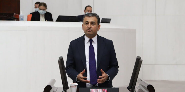 Türkiye'de gazetecilik yapmak “ateşten gömlek” giymekle eşdeğer