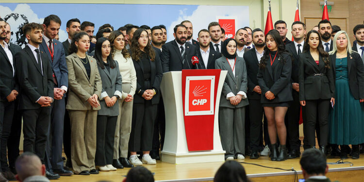 Baskı ve zorbalığa karşı geri adım atmayacağız