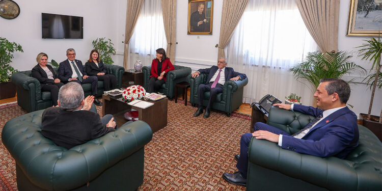 Özgür Özel DEM Parti heyetini kabul etti