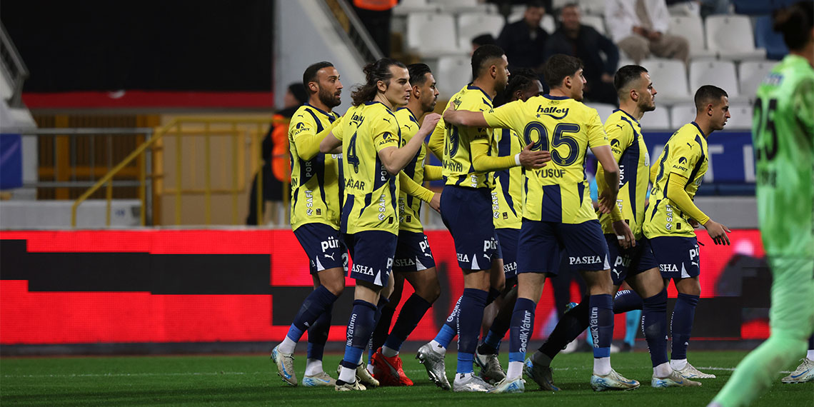 Fenerbahçe Teknik Direktörü Jose Mourinho, “Bugünkü oynadığımız maç aslında garip bir maçtı. Oyuncularıma ‘Kazanacak bir şeyimiz yok ama kaybedeceğimiz çok şey var. Kaybedersek İstanbul’da tsunami olur’ dedim. Yapacağımız şey maçı kazanmak ve genç oyunculara saygı duymaktı” dedi.