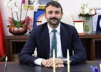 Akdeniz Belediye Başkanı Hoşyar Sarıyıldız görevden uzaklaştırıldı