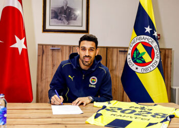 Fenerbahçe, İrfan Can Kahveci ile 3 yıllık yeni sözleşme imzaladı