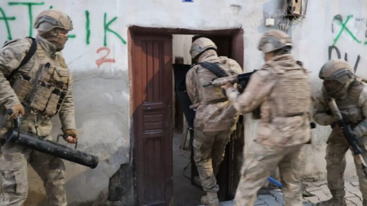 Adana'da silah ve mühimmat ticareti operasyonu