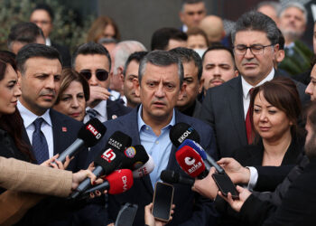 Türkiye'yi bu girdaptan bir şekilde kurtaracağız