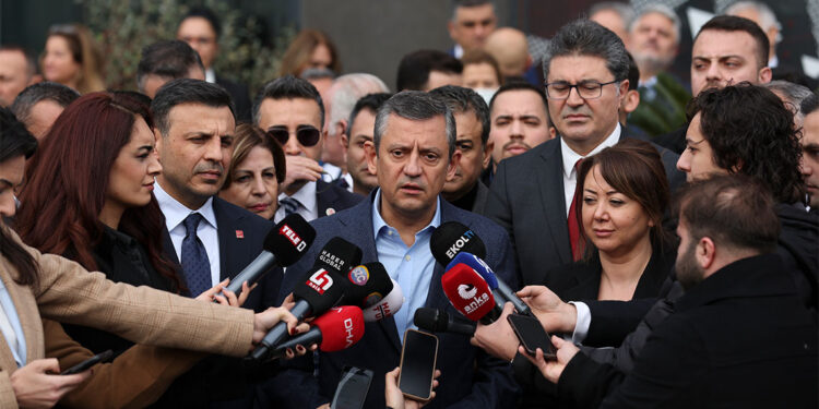 Türkiye'yi bu girdaptan bir şekilde kurtaracağız