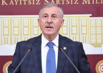 Filistin halkı tepelerine bomba düşmeyeceği kısa bir süre için sevinmekte