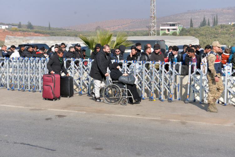 Sınır kapılarındaki günlük işlem kapasitesi 19 bine çıkarıldı
