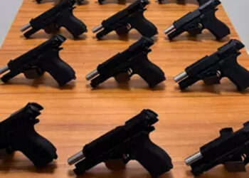 Otobüsün bagajındaki valizde 15 ruhsatsız tabanca ele geçirildi