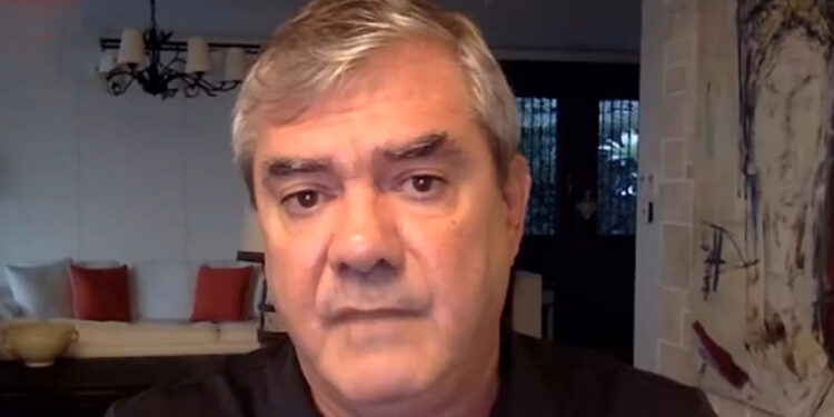 Yılmaz Özdil kalp krizi geçirdi