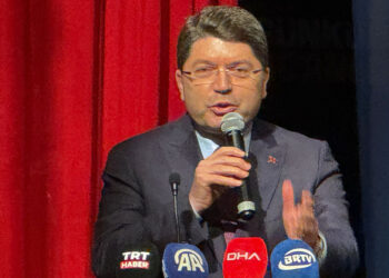 Şimdi sıra terörü silahlarıyla beraber tarihe gömmekte